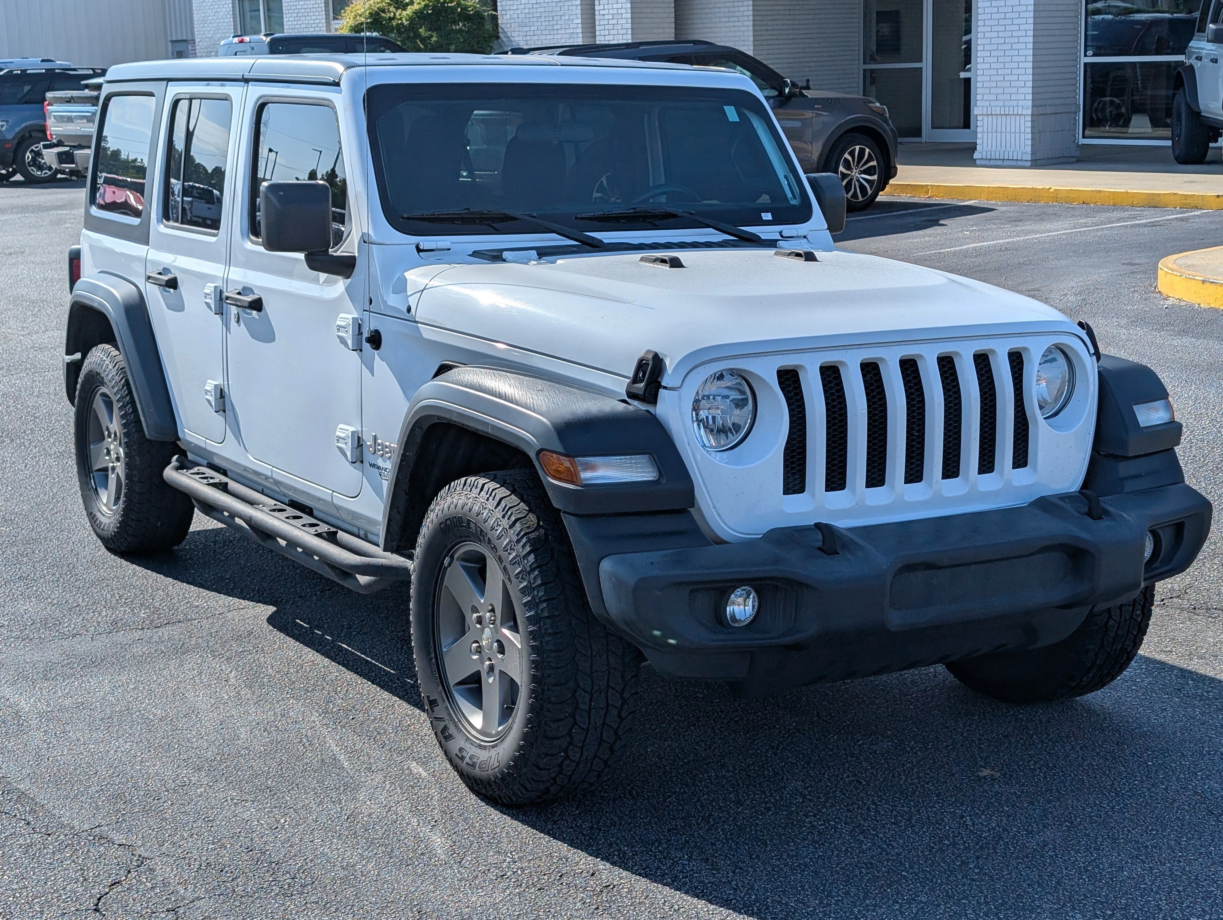 Used 2018 White Jeep Sport image 39