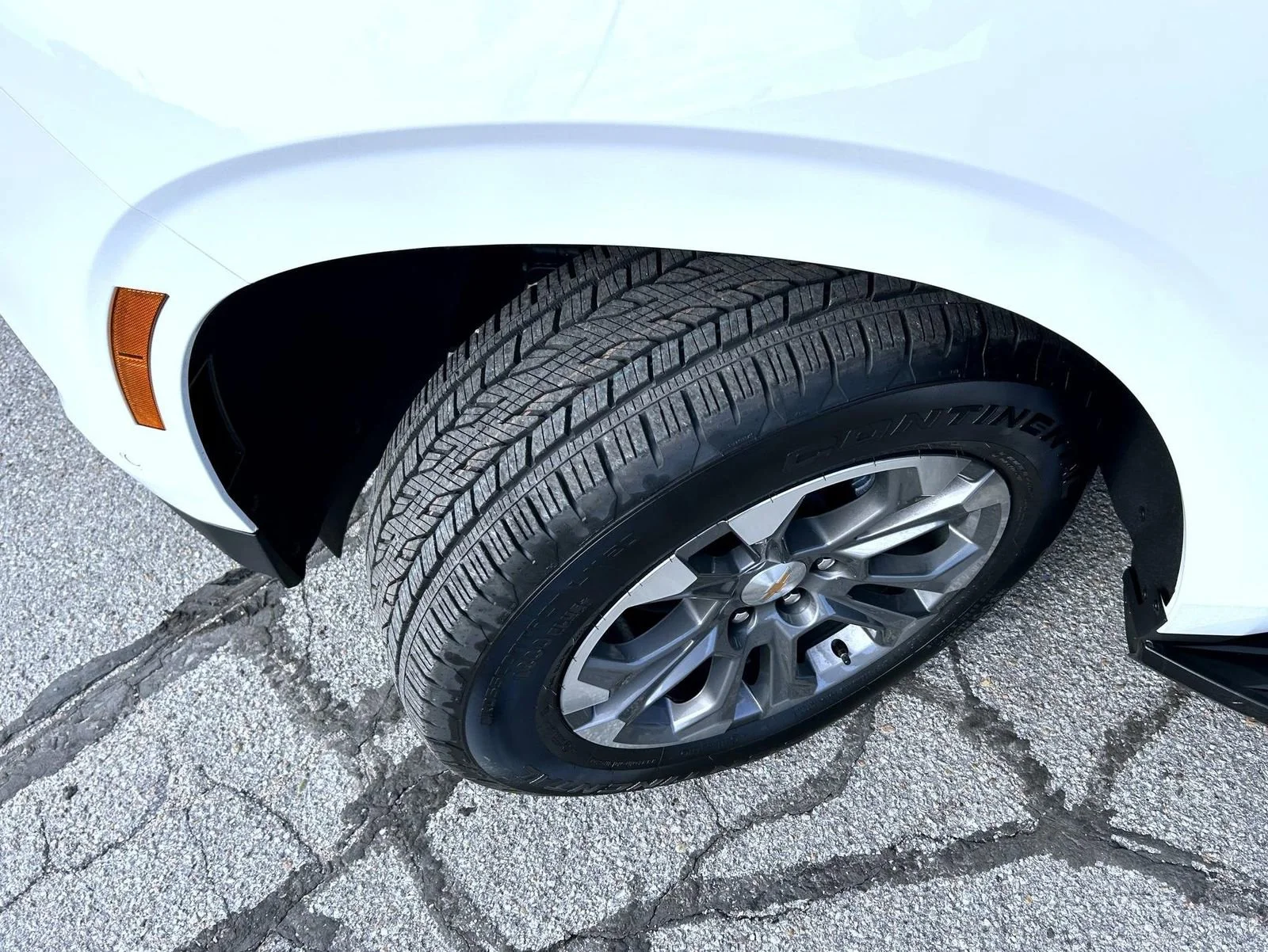 New 2026 Summit White Chevrolet LT image 25