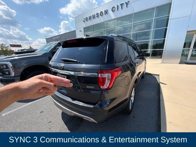 Used 2017  Ford Limited image 10