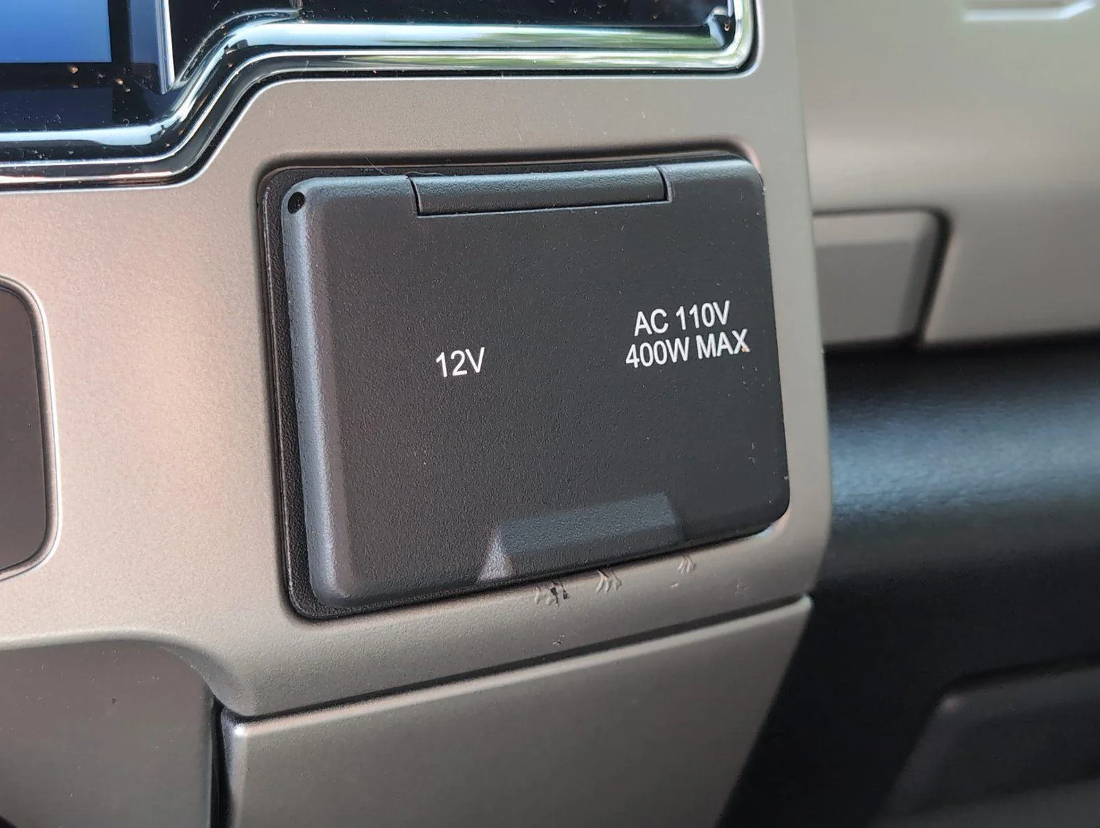 Used 2022 Star White Metallic Tri-Coat Ford Lariat image 24