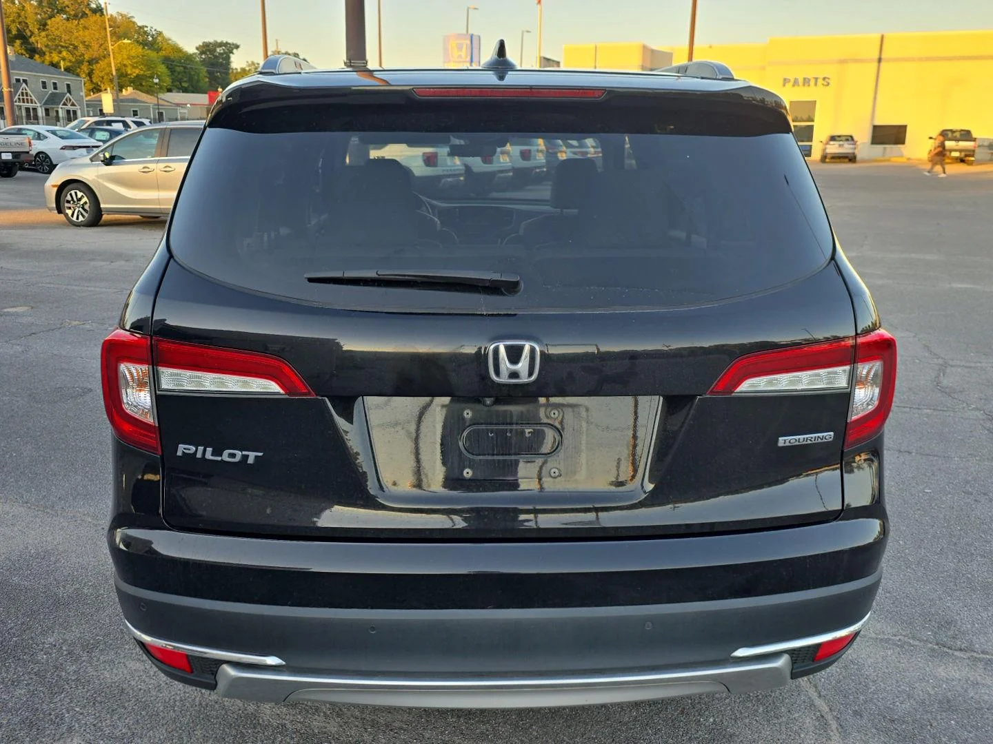 Used 2019 Crystal Black Pearl Honda Touring w/Rear Captain