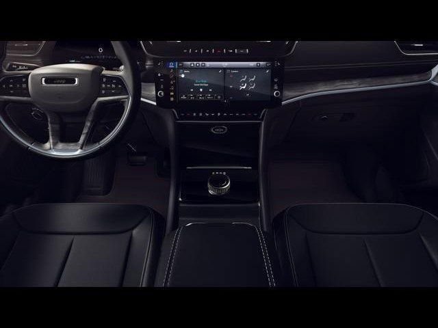 New 2026 Diamond Black Crystal Pearl-Coat Exterior Paint Jeep Altitude image 5