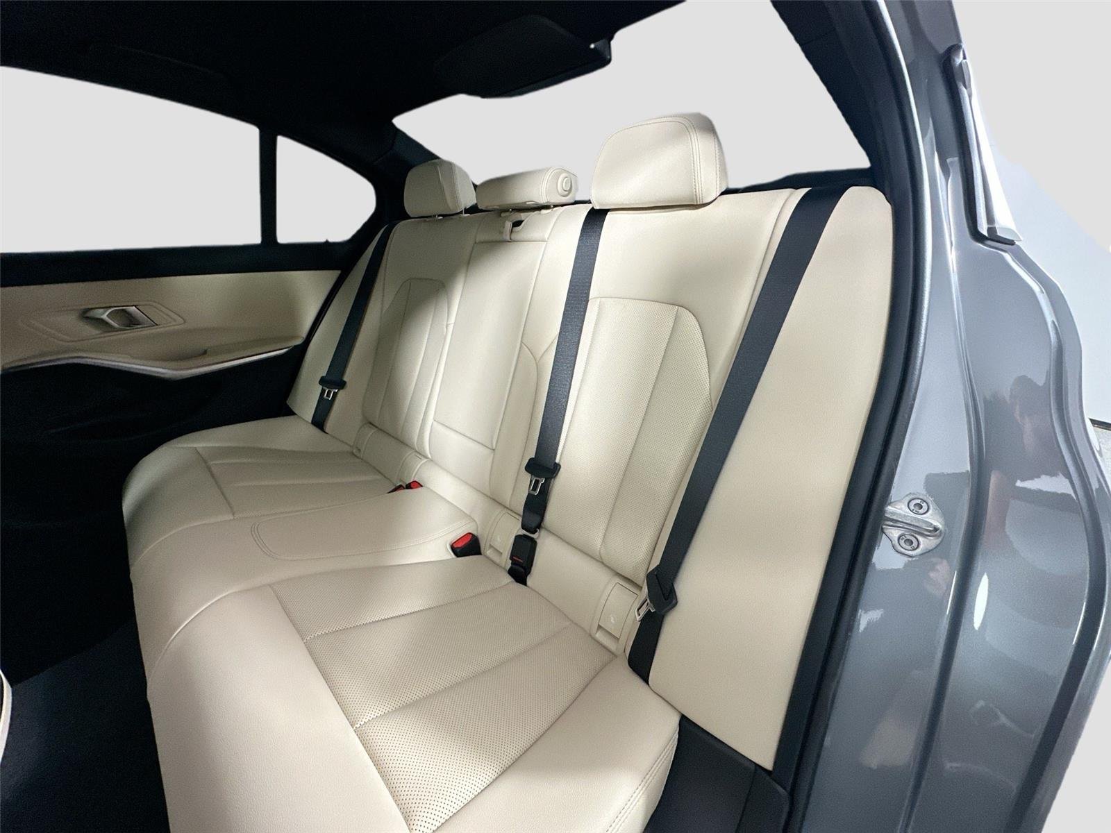 2026 BMW 3 Series 330i - Photo 24