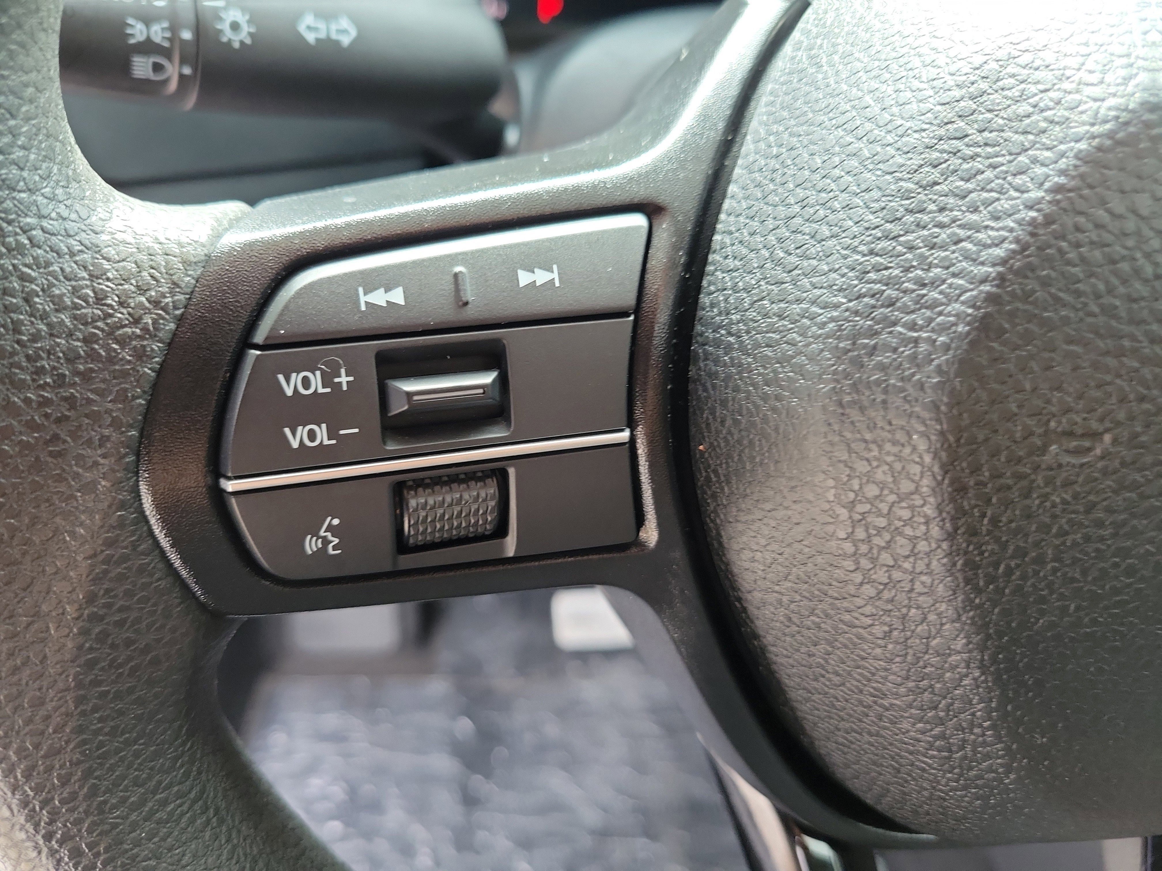 Used 2025 Platinum White Pearl Honda SE image 26