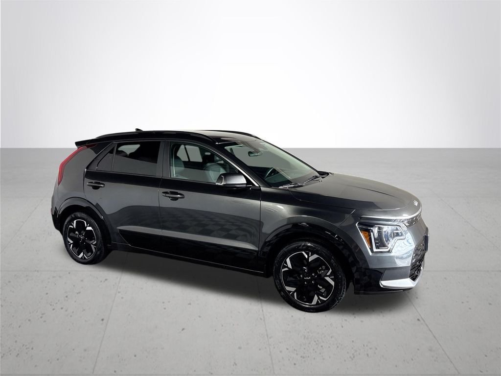 Used 2024 Gray Kia Wind image 4