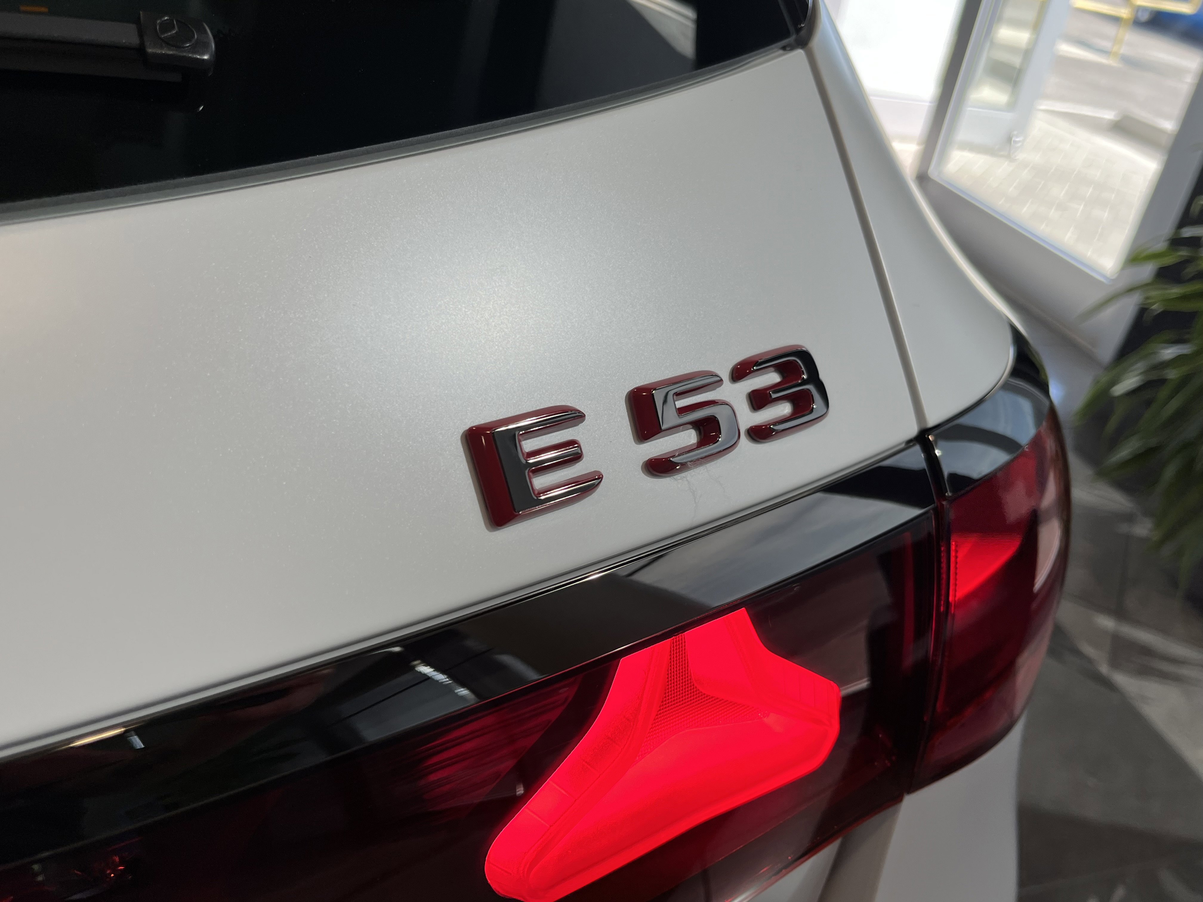 New 2026 MANUFAKTUR Moonlight White Magno Mercedes-Benz AMG® E 53 E image 5
