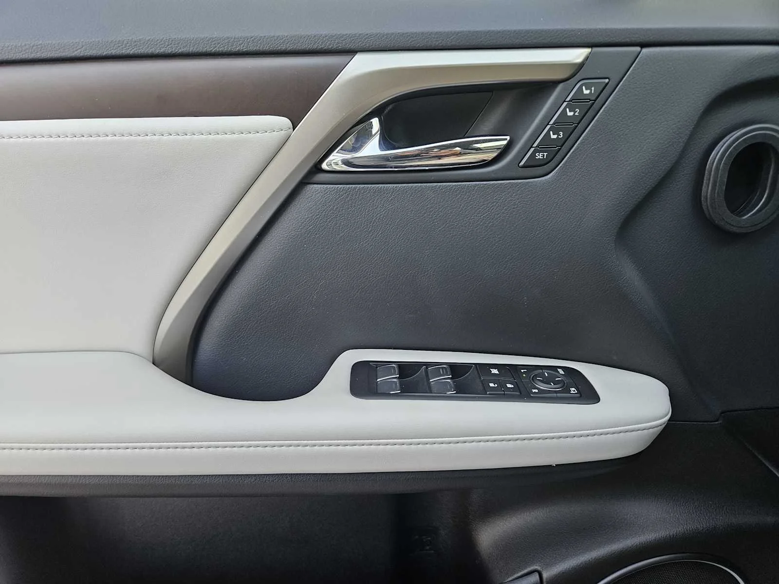Certified Used 2022 EMINENT WHITE PEARL Lexus  image 18