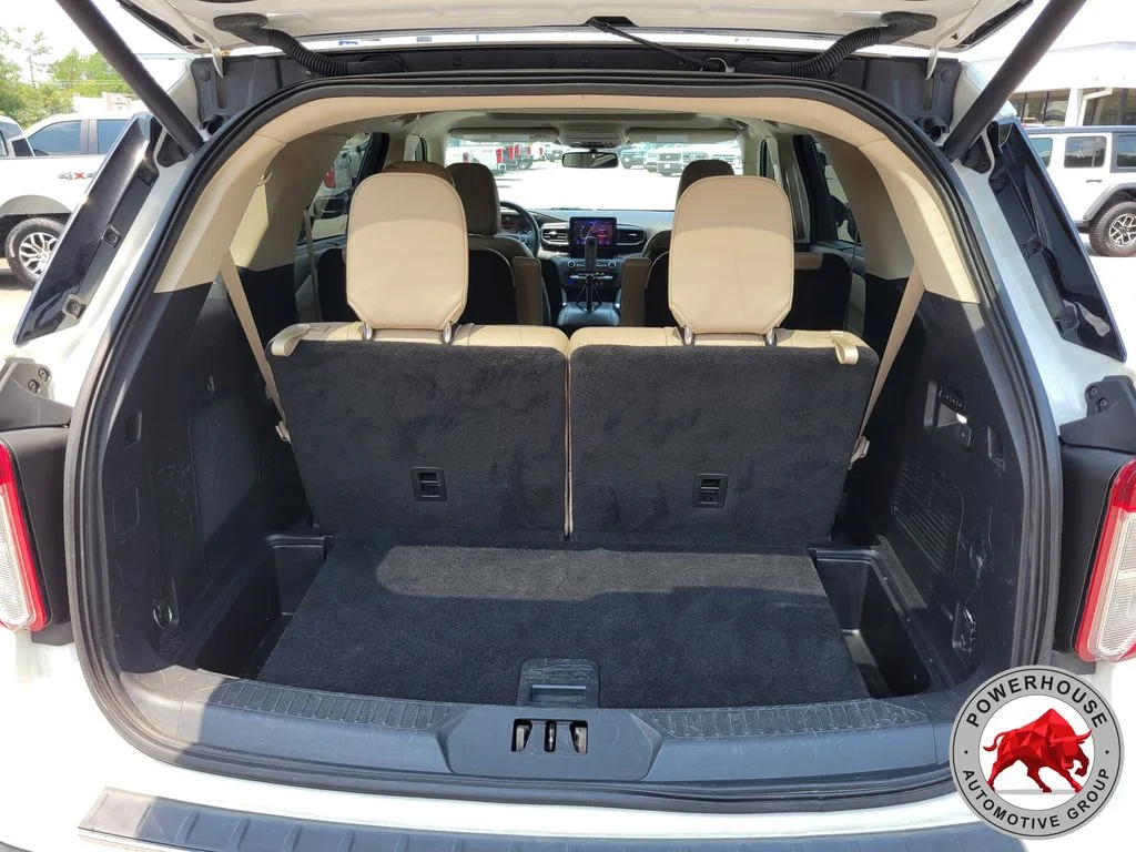 Used 2020 White Ford Limited image 13
