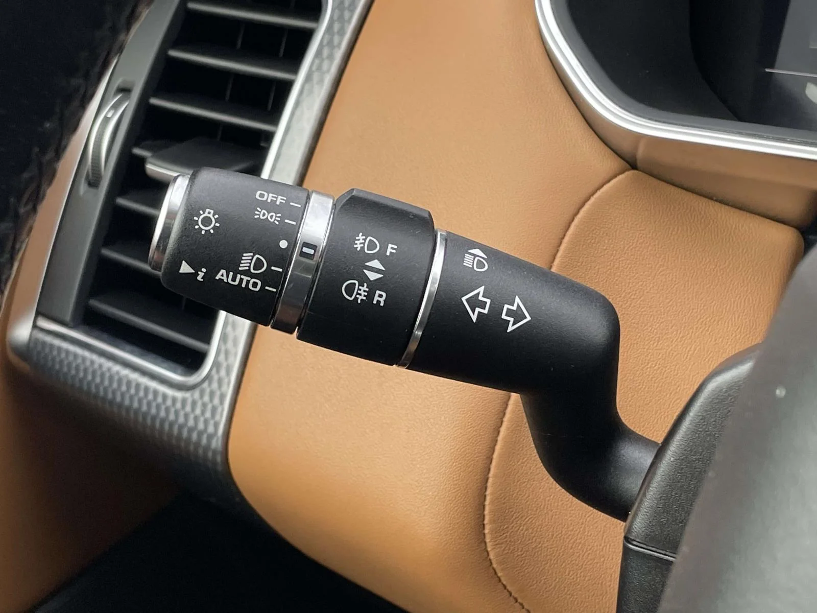 Used 2020 Portofino Blue Metallic Land Rover HSE Dynamic image 13