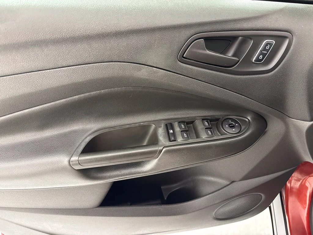 Used 2014 Orange Ford S image 26