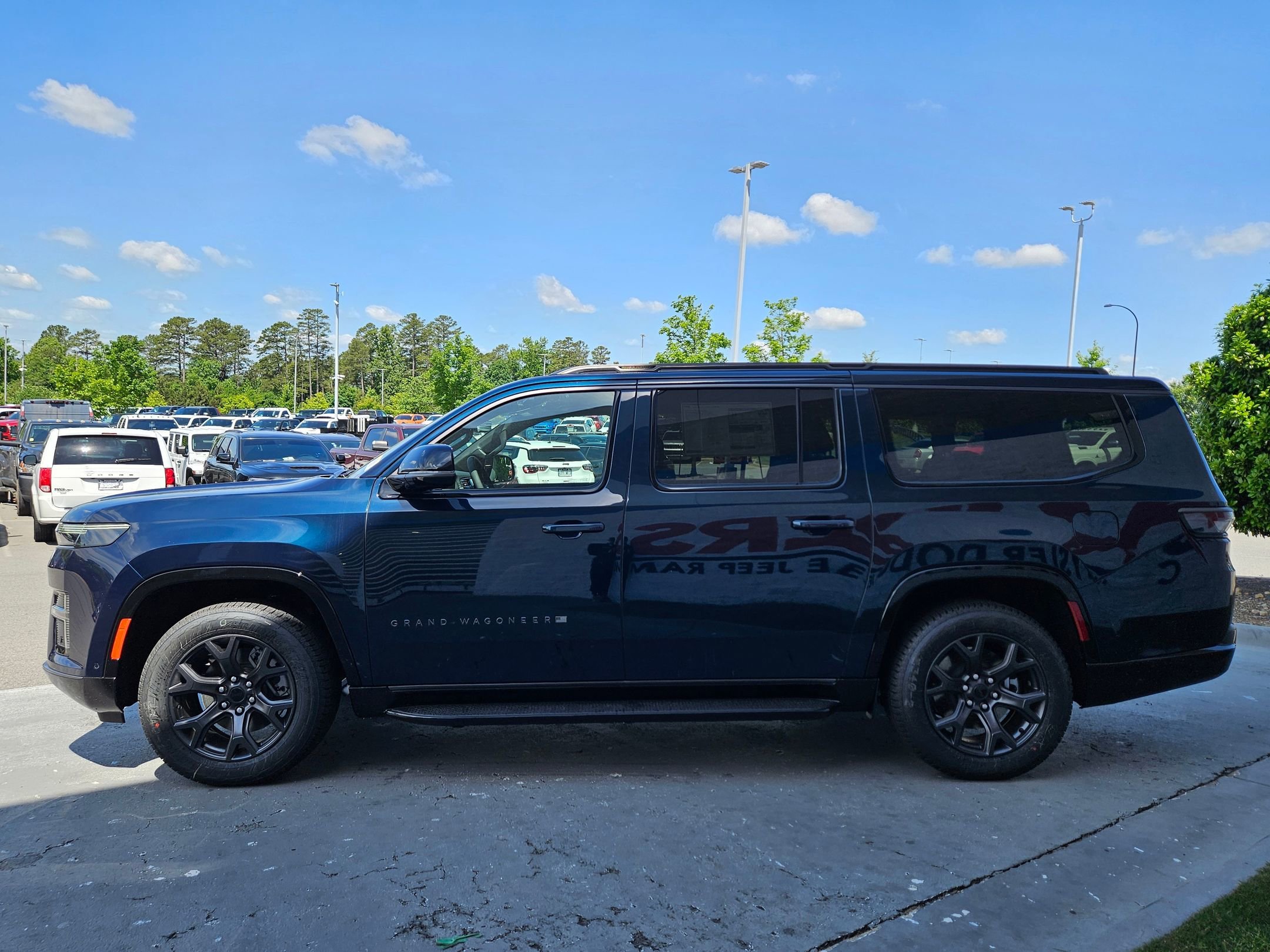 New 2026 Fathom Blue Pearl-Coat Exterior Paint (Late Availability) Jeep Limited Altitude image 4