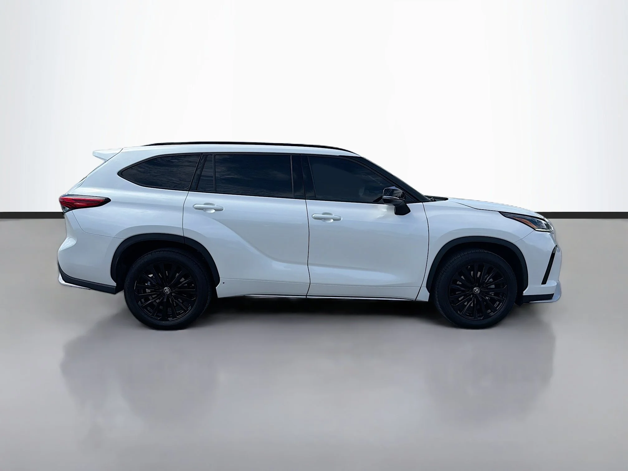 Used 2023 Pearl Toyota XSE image 6