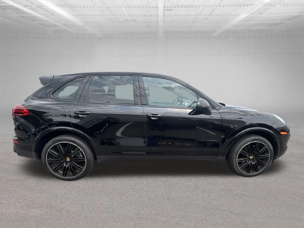 Used 2018  Porsche  image 7