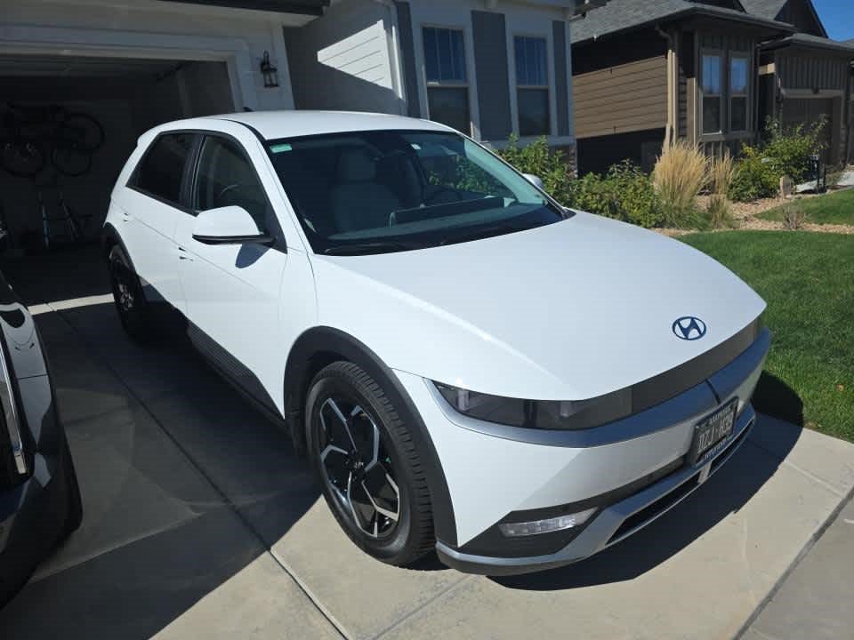 Certified Used 2023 Atlas White Hyundai SEL image 4