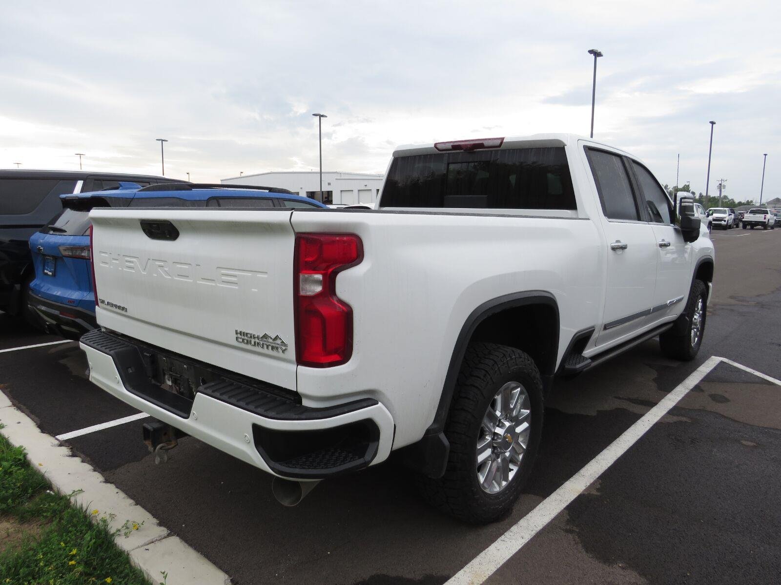 Used 2024 Summit White Chevrolet High Country image 12