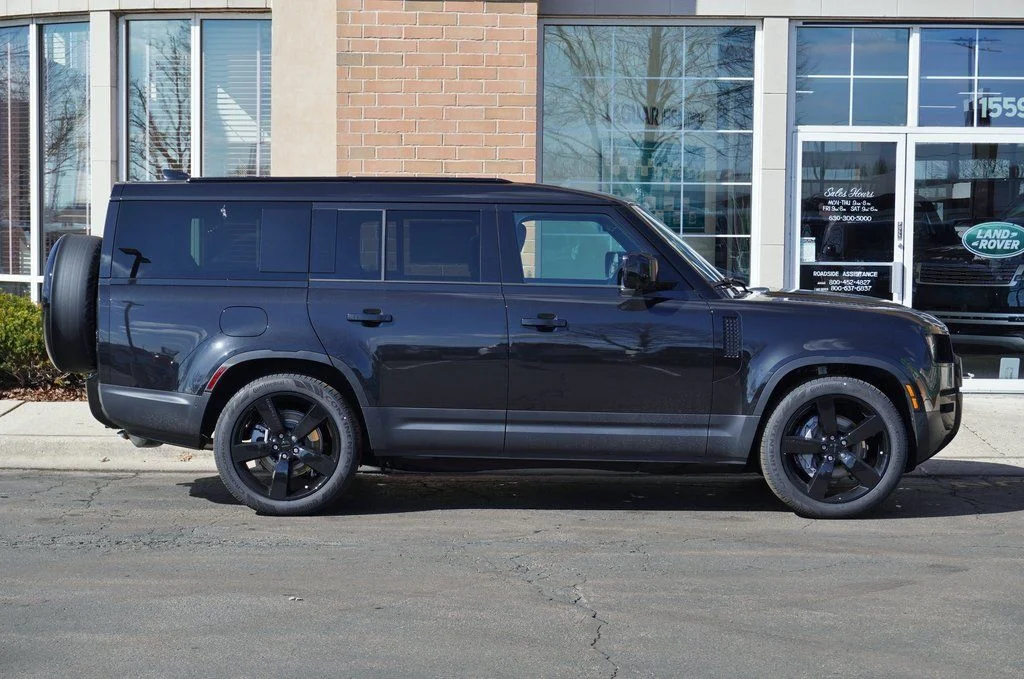Used 2026 Black Land Rover S image 7