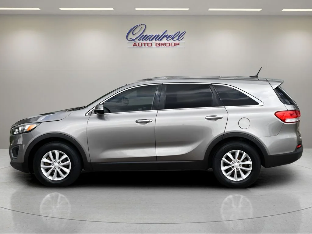 Used 2017 Titanium Silver Kia L image 7
