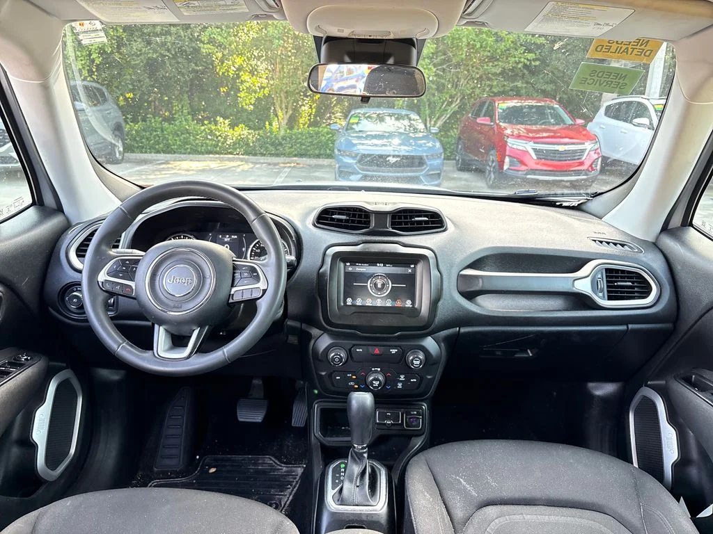 Certified Used 2018 Silver Jeep Latitude image 7