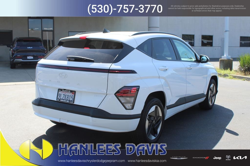 Used 2024 White Hyundai SEL image 7