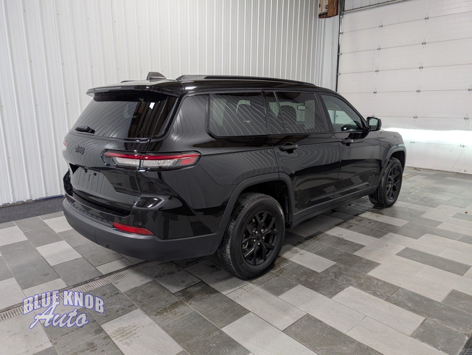 2024 Jeep Grand Cherokee Altitude photo 2