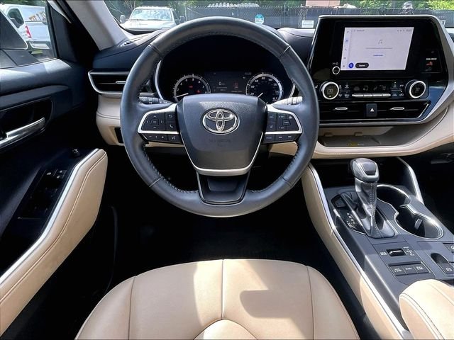 Used 2023 Beige Toyota XLE image 5