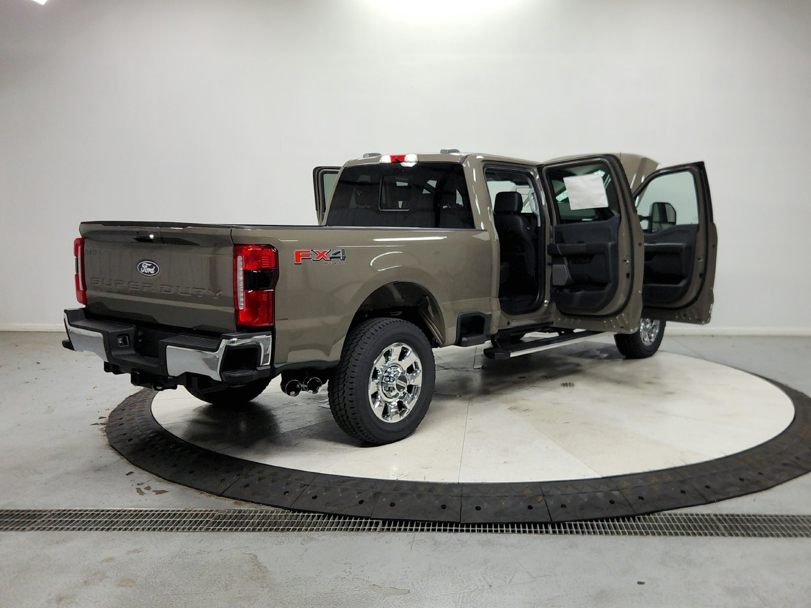 New 2027 Marsh Gray Metallic Ford F-250® Lariat® image 16