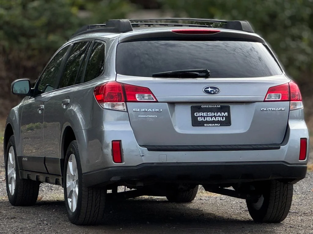 Used 2011 Silver Subaru 2.5i Premium image 5