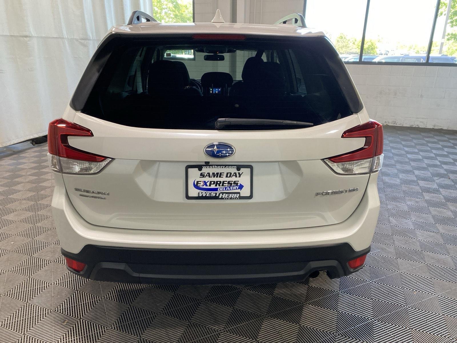 Used 2023 Crystal White Pearl Subaru Premium image 11