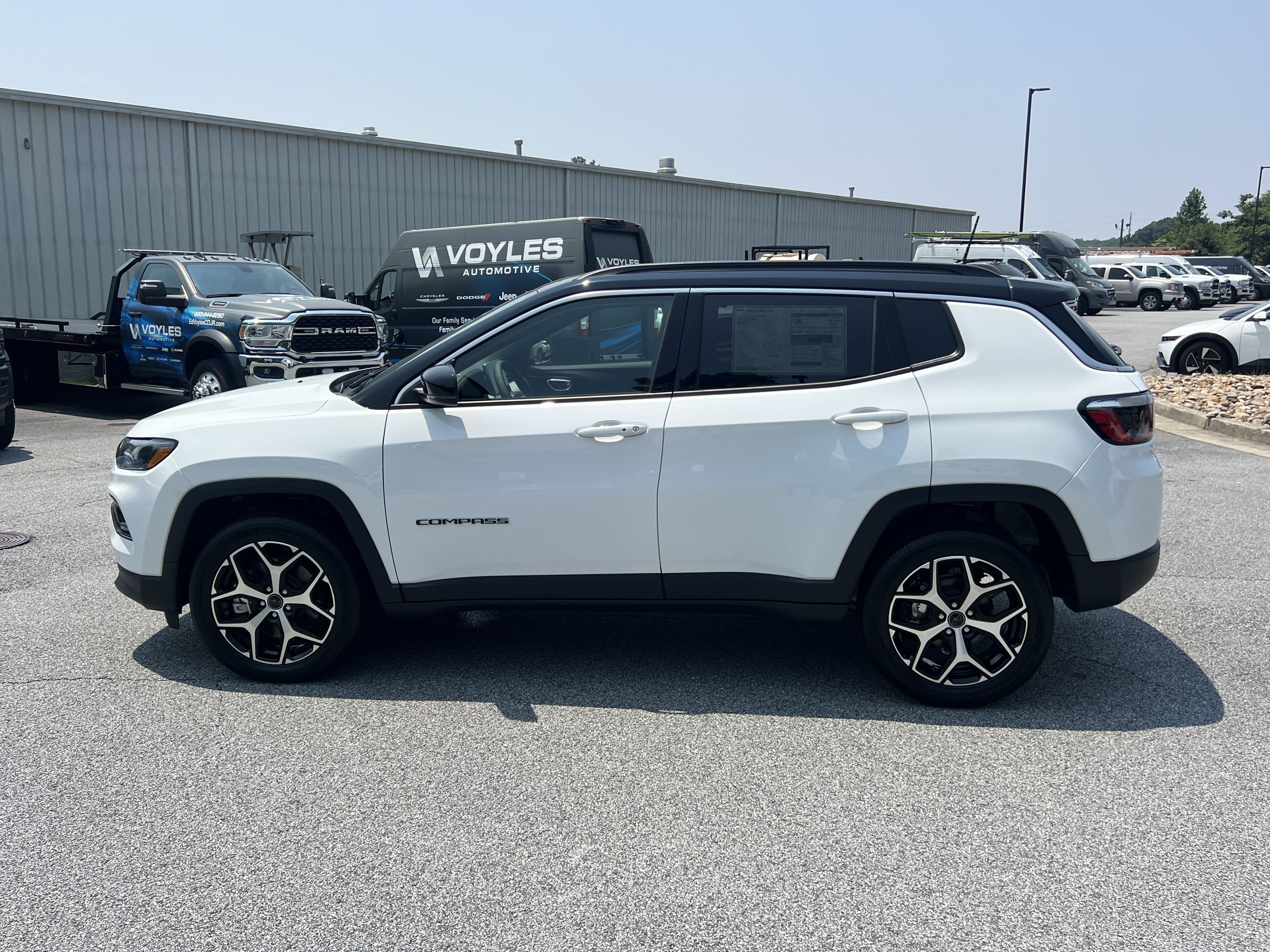 New 2026 Bright White Clear-Coat Exterior Paint Jeep Limited image 4