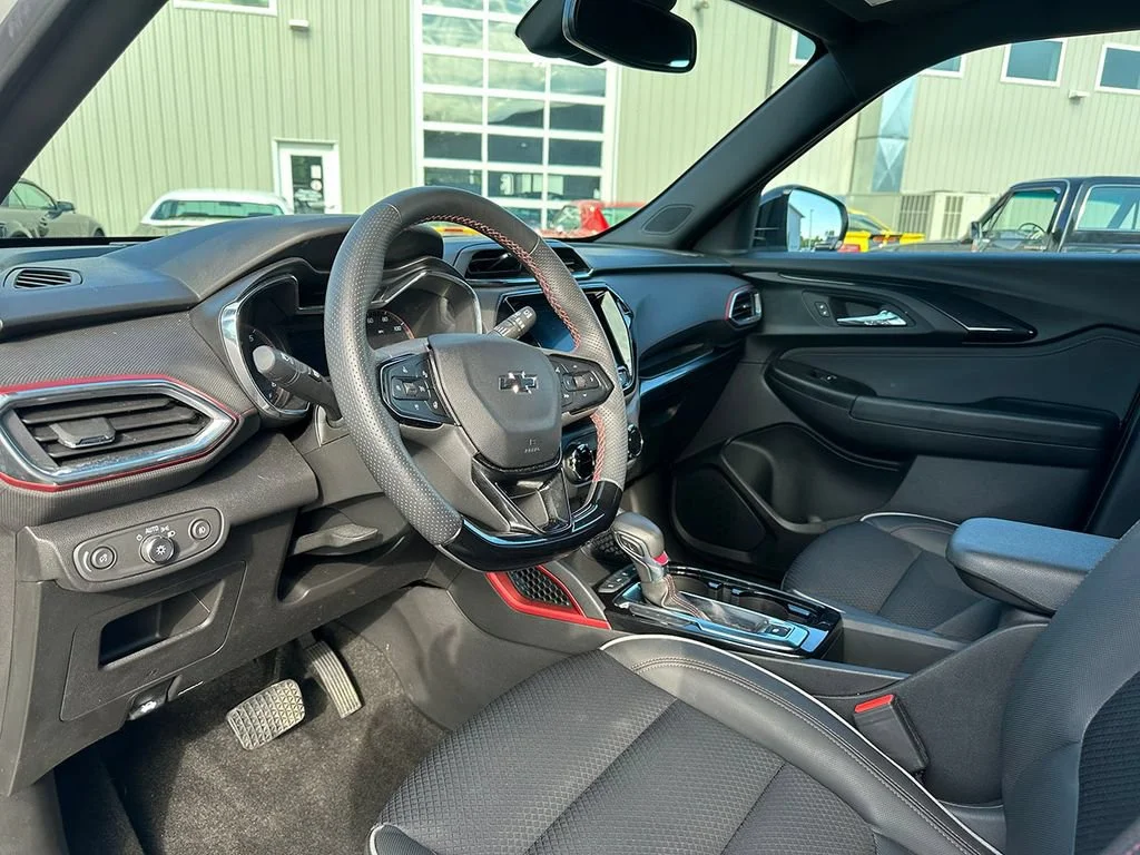 Used 2023 SUMMIT WHITE Chevrolet RS image 18