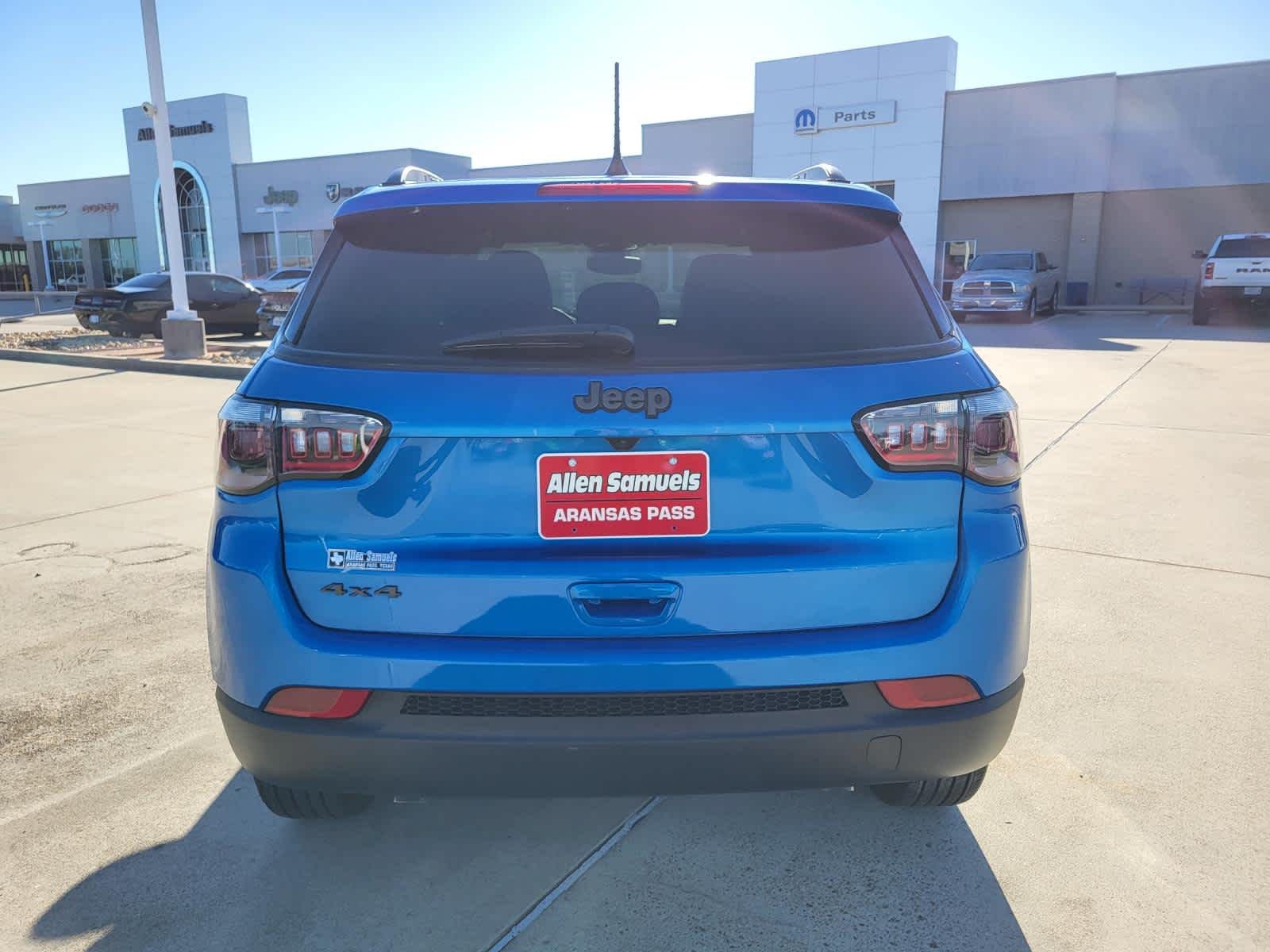 New 2026 Hydro Blue Pearlcoat Jeep Latitude Altitude image 4