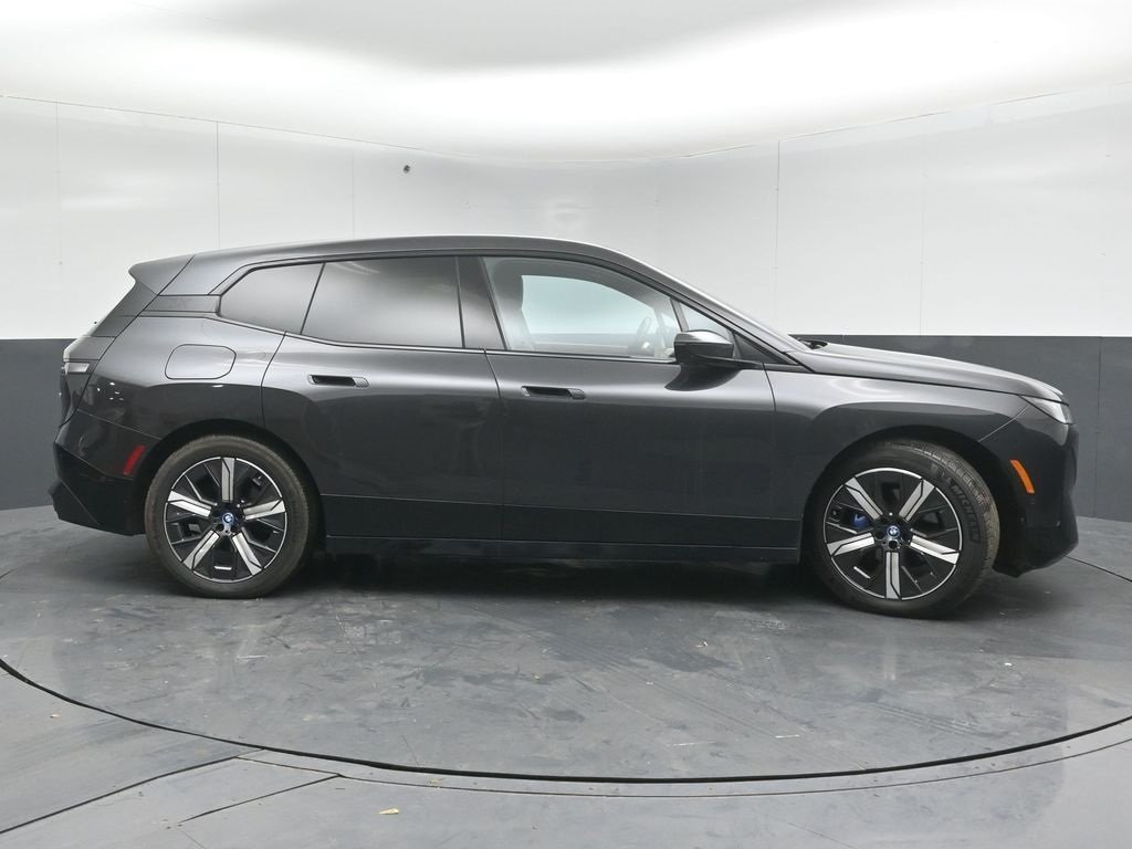 2023 BMW IX - Image 7