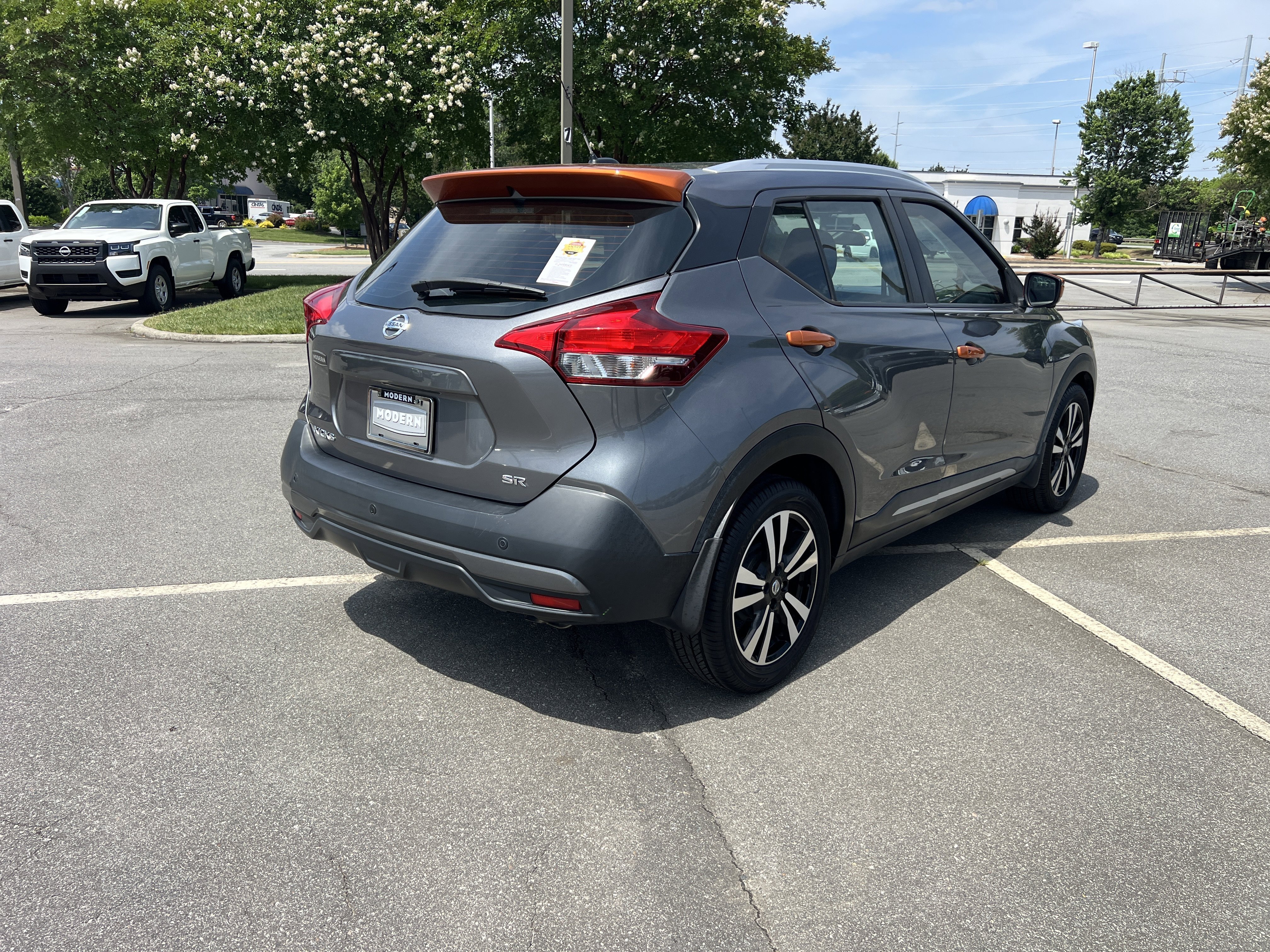 Used 2019 Gun Metallic Nissan SR image 5