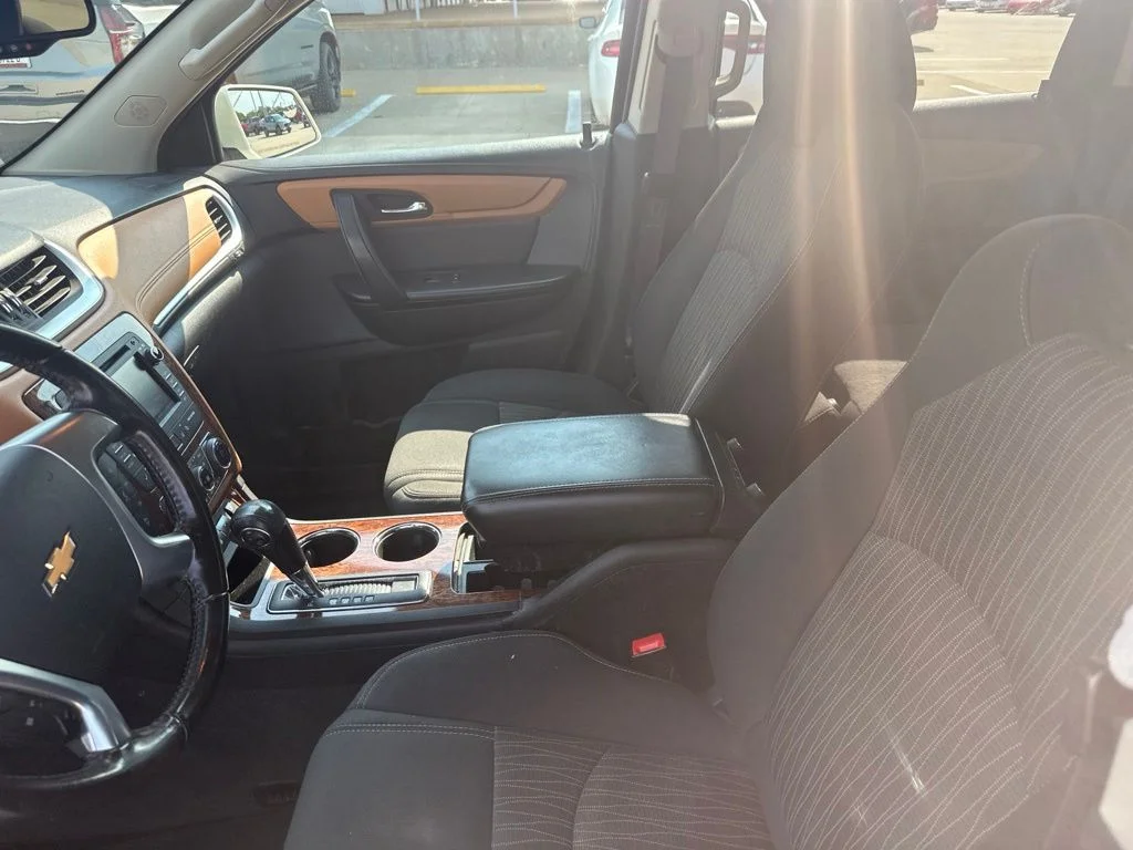 Used 2014 White Chevrolet 2LT image 2