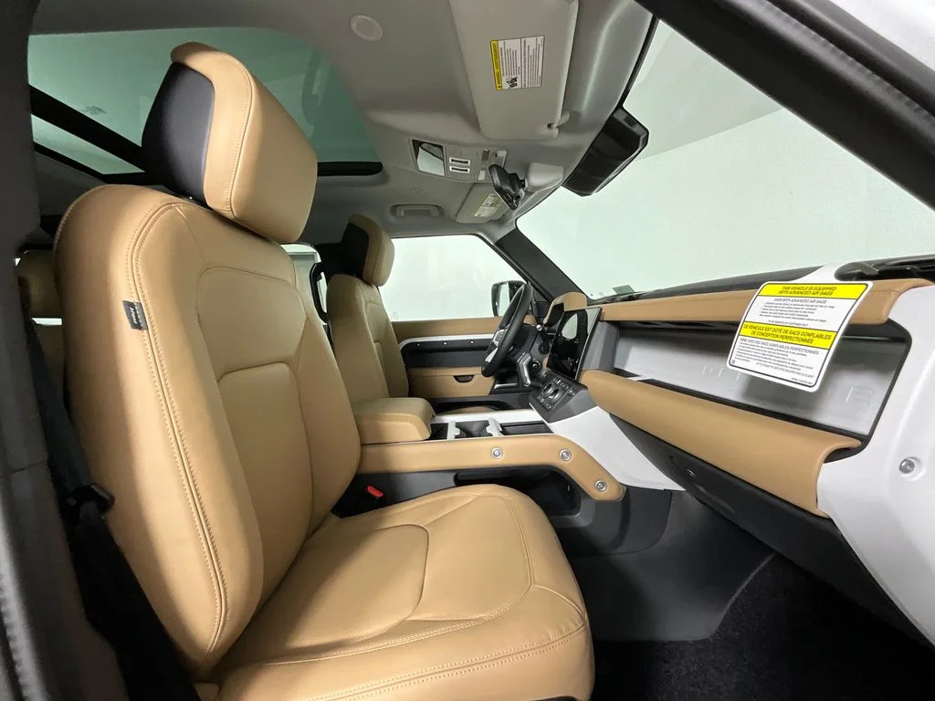 New 2026 Fuji White Land Rover X-Dynamic SE image 3