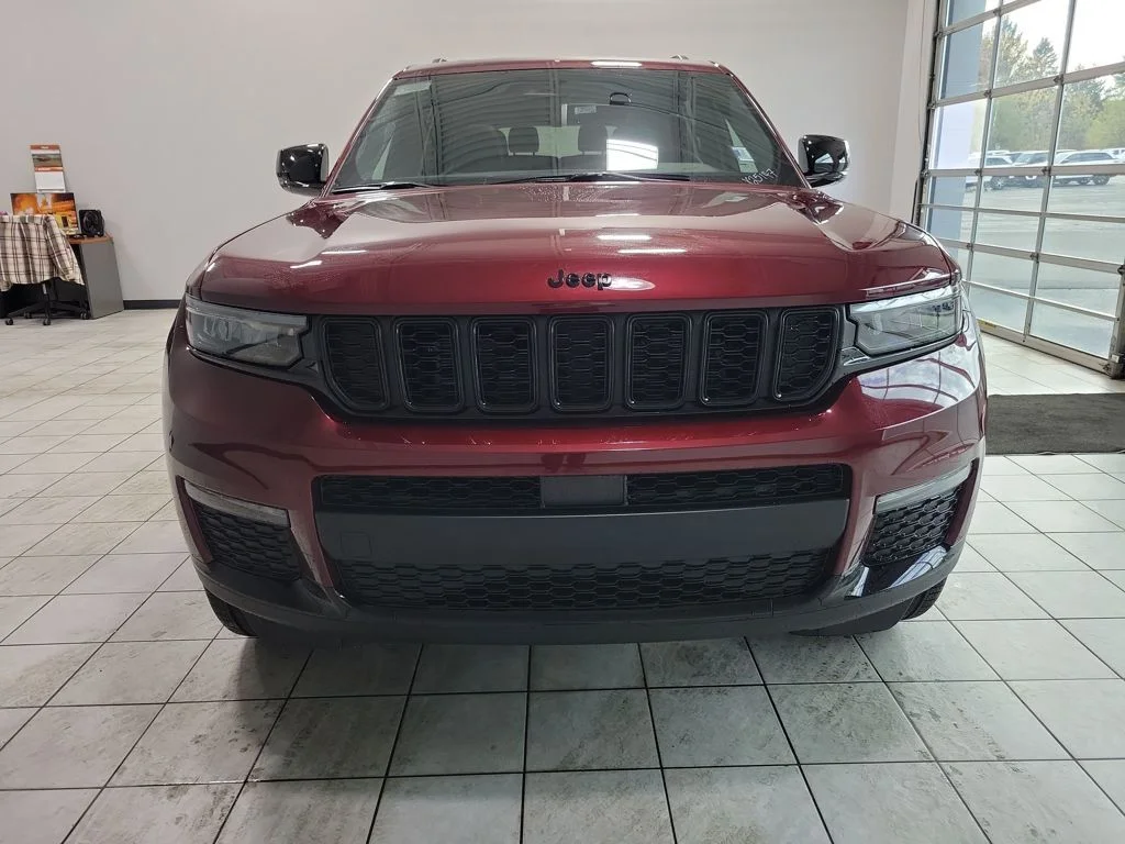 New 2025 Velvet Red Pearl-Coat Exterior Paint Jeep Limited image 3