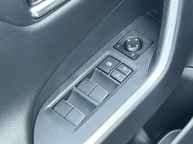Used 2019  Toyota Limited image 19