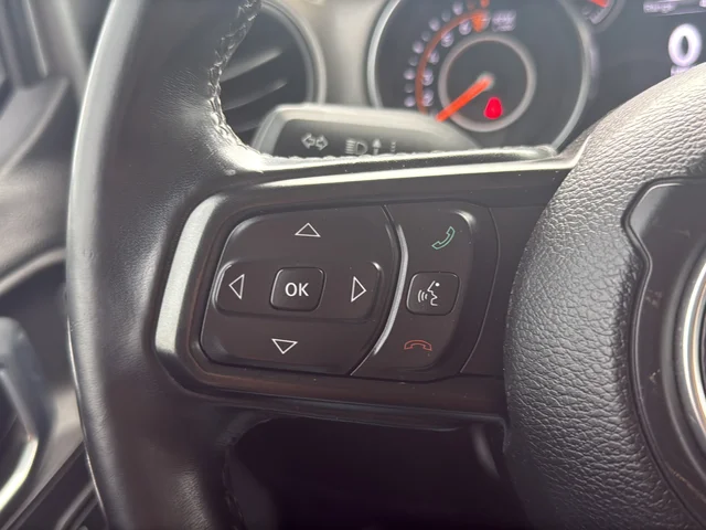 Used 2020 Silver Jeep Sport S image 39