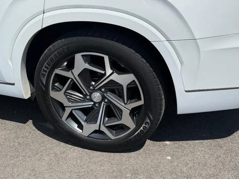 Used 2022 Hyper White Hyundai Calligraphy image 7