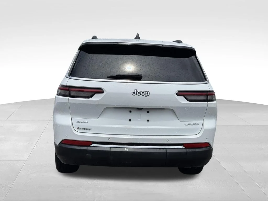 Used 2025 White Jeep Laredo image 23