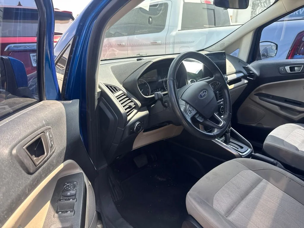 Used 2020 Blue Ford SE image 5