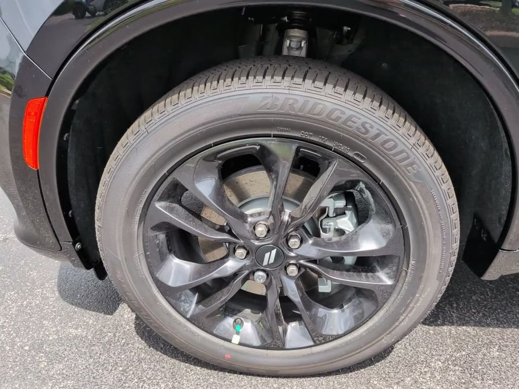 New 2026 Diamond Black Clear-Coat Exterior Paint Dodge GT image 12