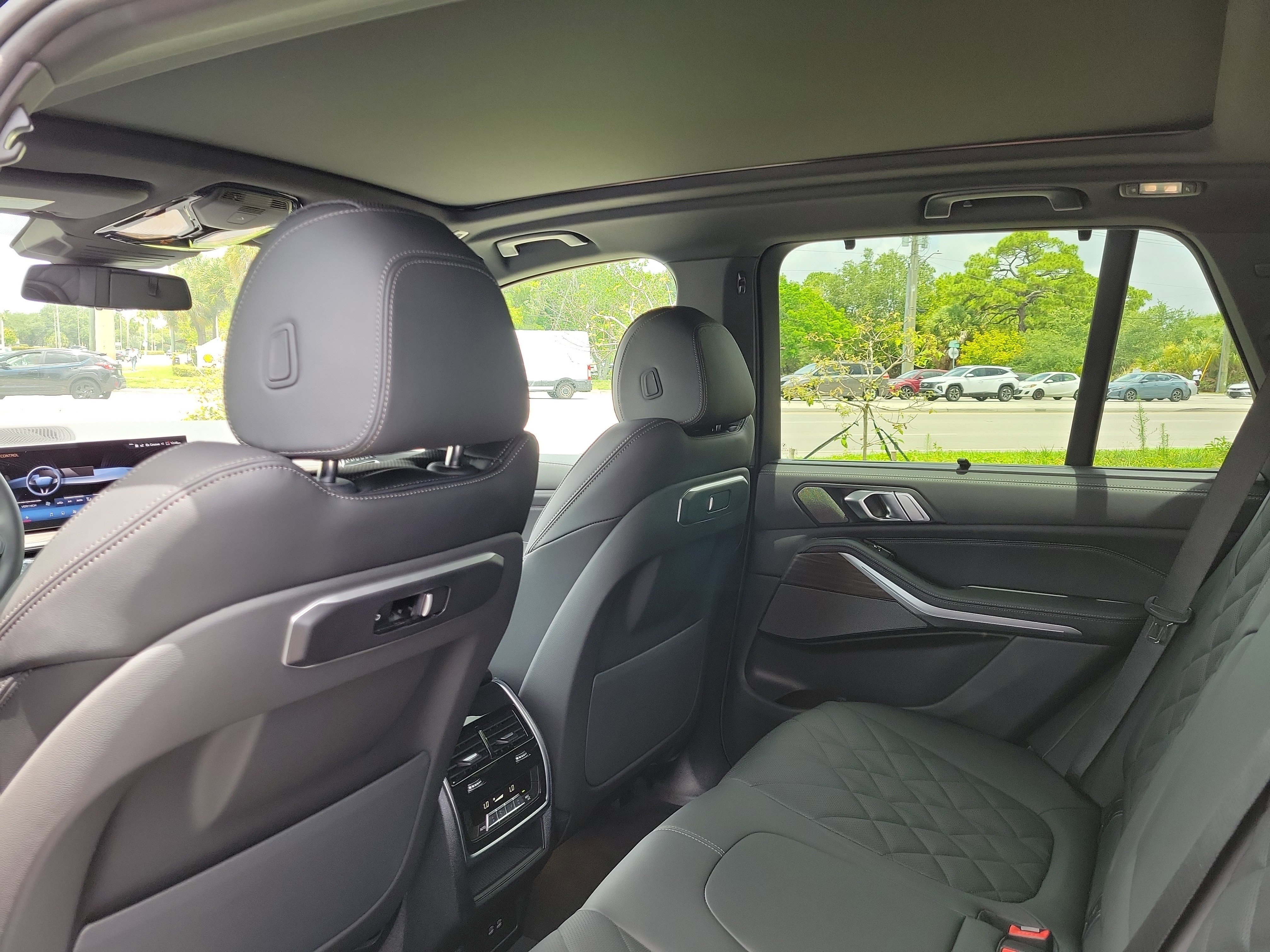 New 2026 Carbon Black Metallic BMW sDrive40i image 13