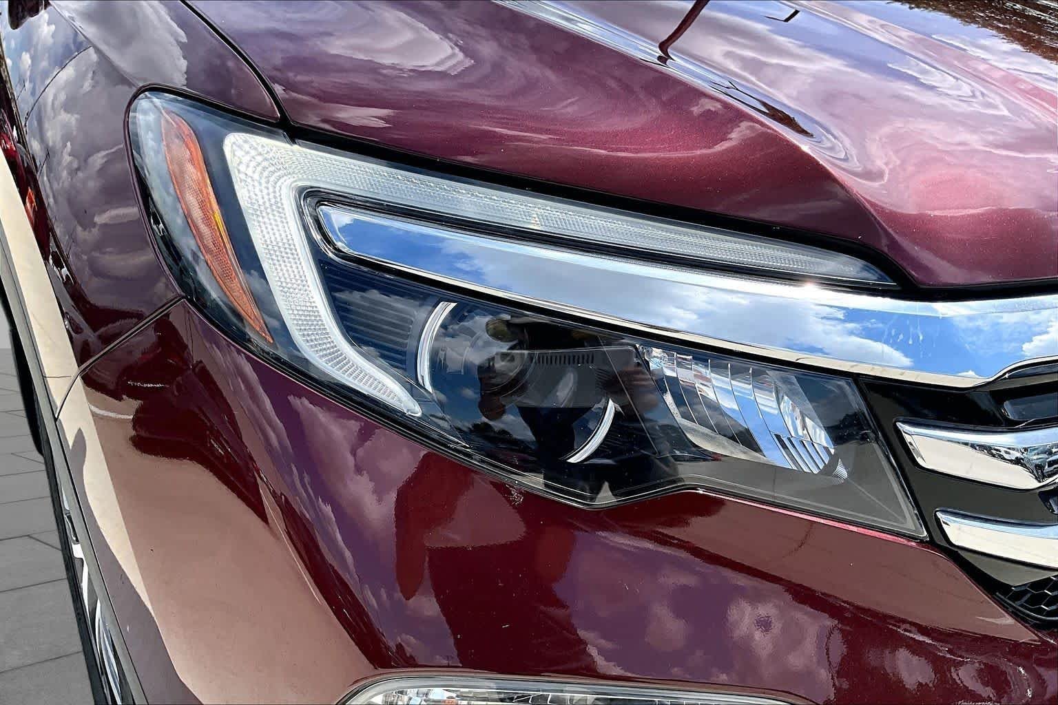 Used 2018 Deep Scarlet Pearl Honda Touring image 26