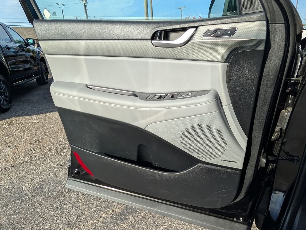 Used 2023 Black Hyundai SEL image 17