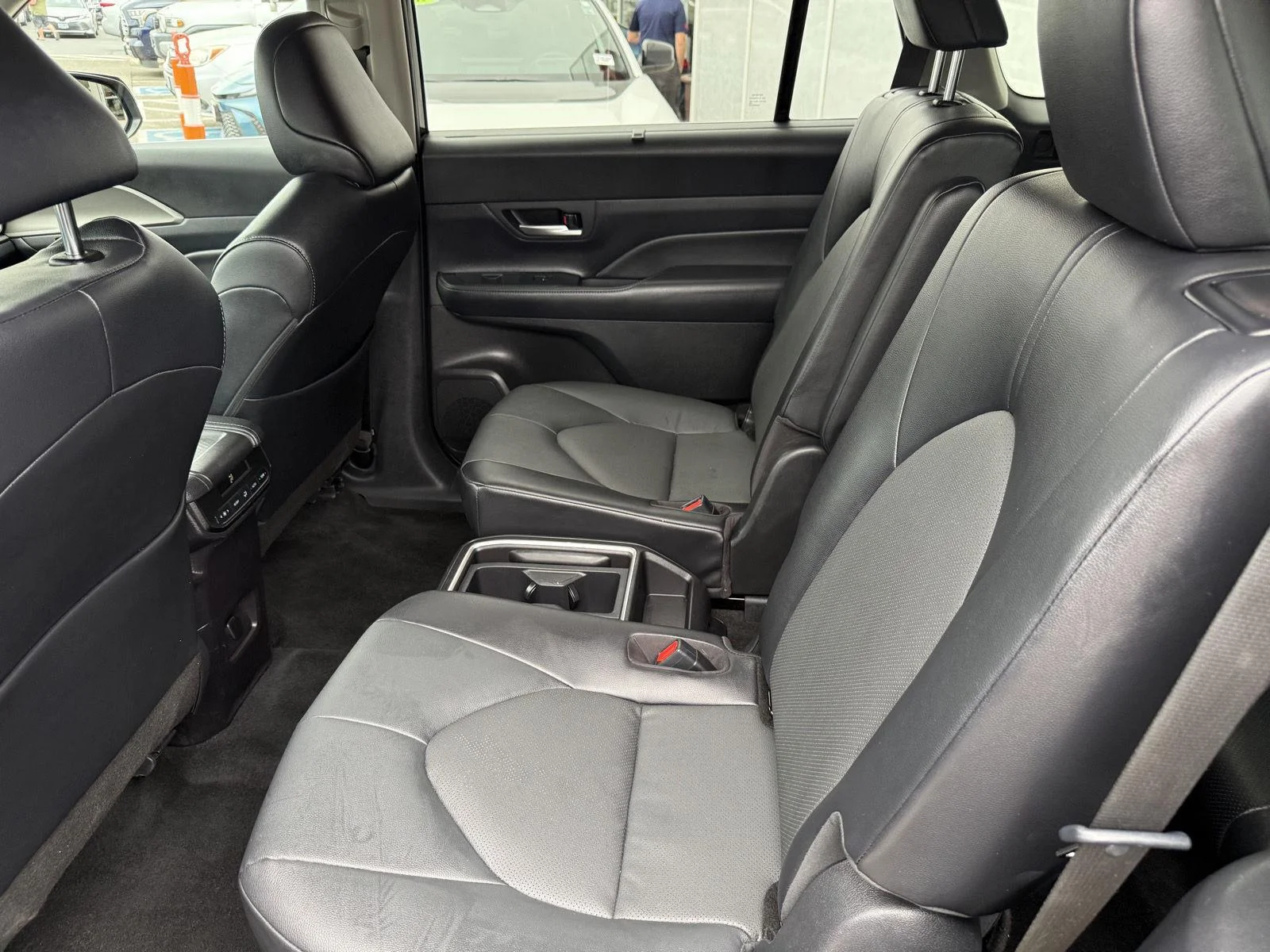 Used 2025 Midnight Black Metallic Toyota XLE image 18