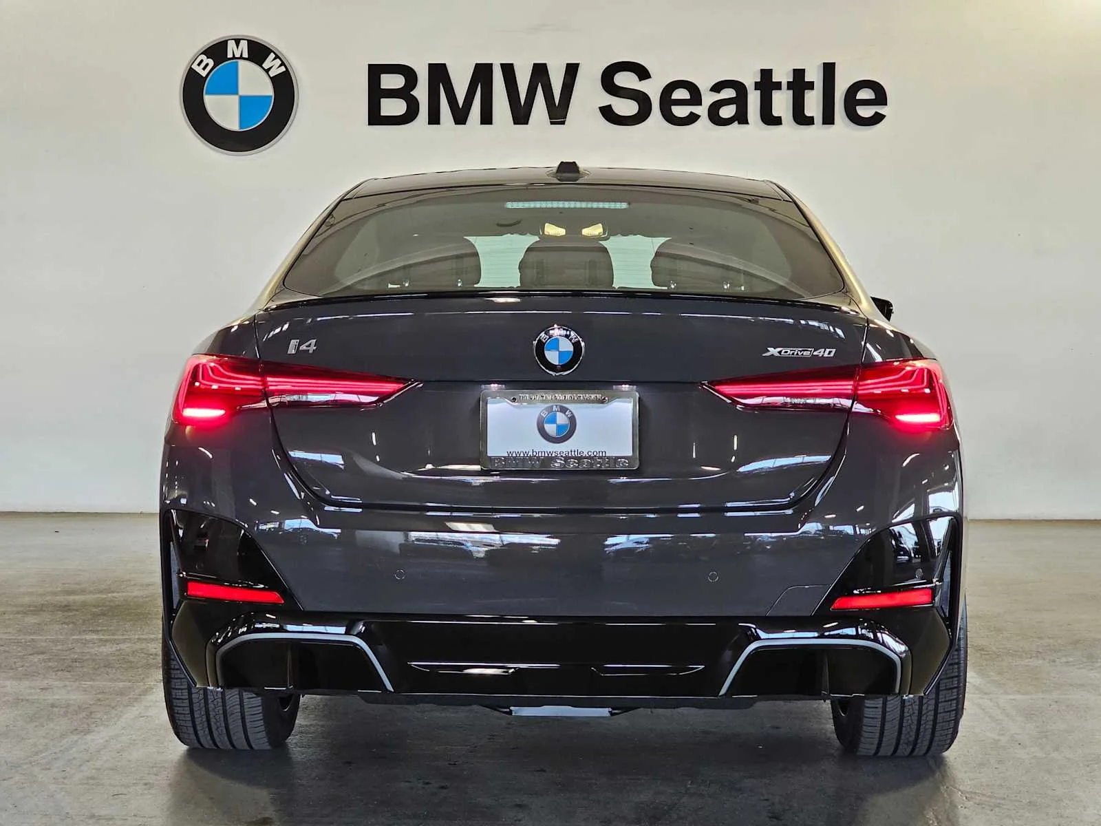 New 2026 Dravit Grey Metallic BMW xDrive40 image 5