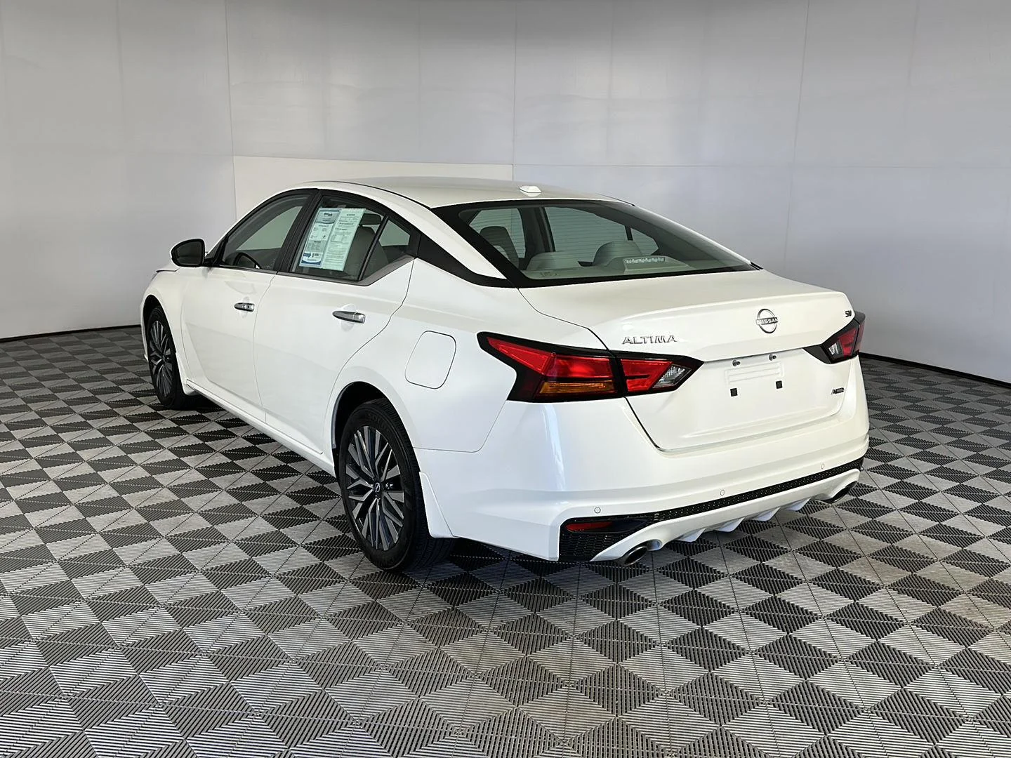 Certified Used 2024 Pearl White Tricoat Nissan 2.5 SV image 6