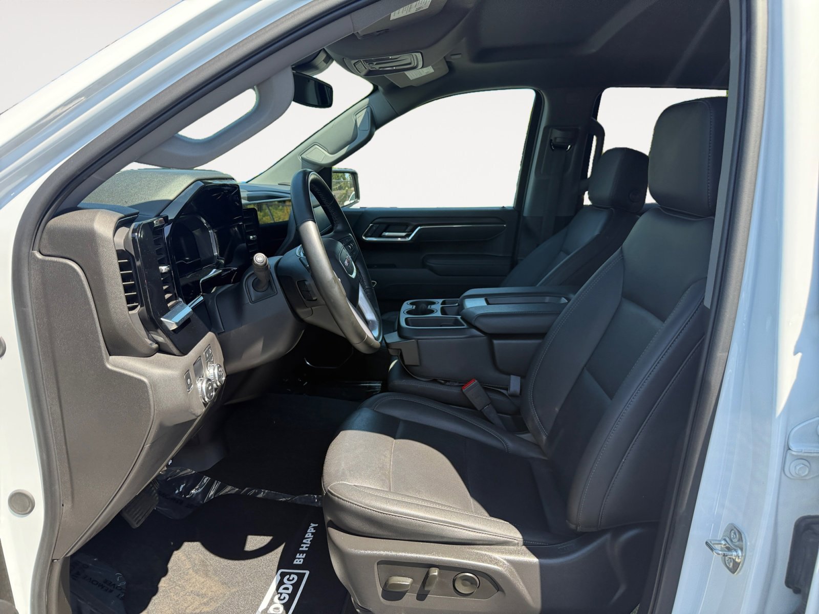 Used 2025 Summit White GMC SLT image 10