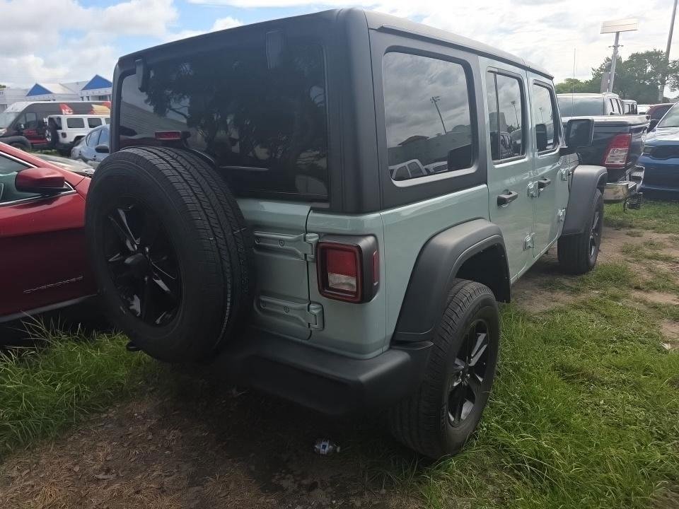 Used 2023 Earl Clearcoat Jeep Sport Altitude image 3